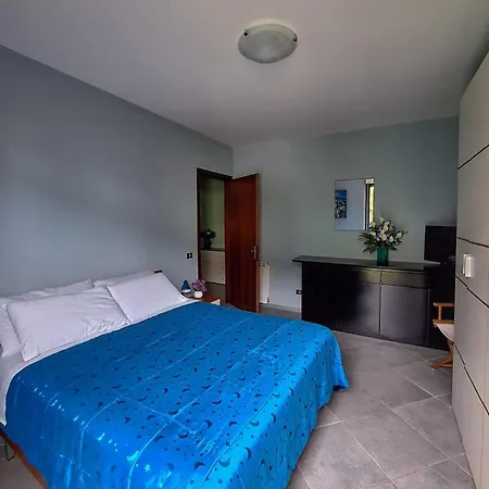 Lejlighed Maggiore Gardens Intra