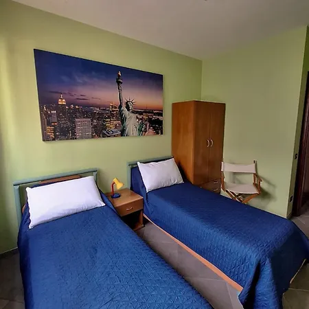 Lejlighed Maggiore Gardens Intra